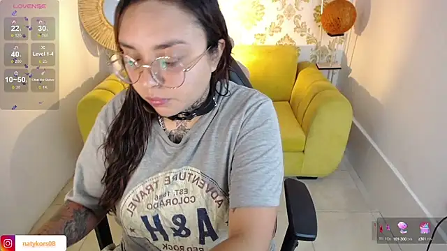 Snapshot of natyk_m chatting on March 3, 1:09 pm natyk m online show from March 3, 1:09 pm