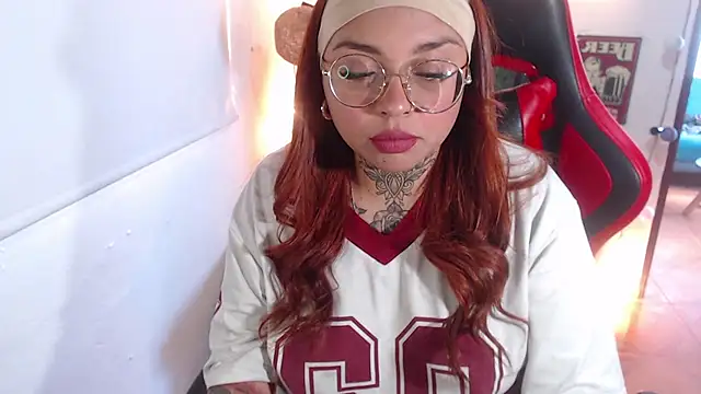 Snapshot of natyk_m chatting on September 26, 2:32 pm natyk m online show from September 26, 2:32 pm