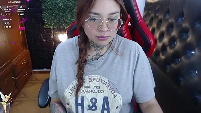 Snapshot of natyk_m chatting on October 15, 1:22 pm natyk m online show from October 15, 1:22 pm