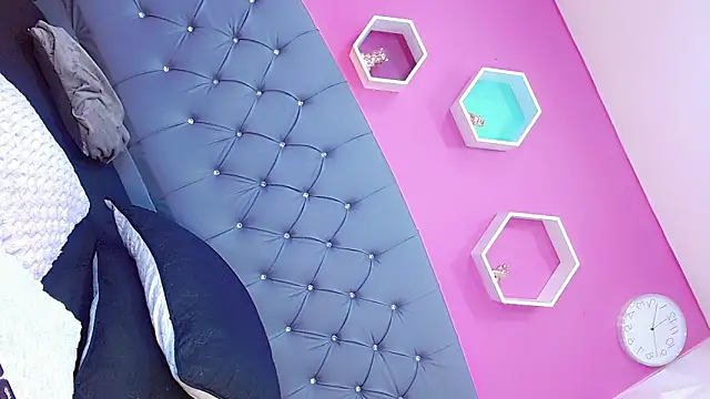 Angeles Busst online show from January 31, 6:57 pm