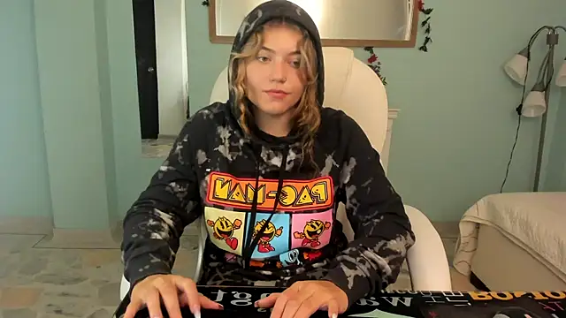 Snapshot of alaia_greyy chatting on February 3, 1:30 pm alaia greyy online show from February 3, 1:30 pm