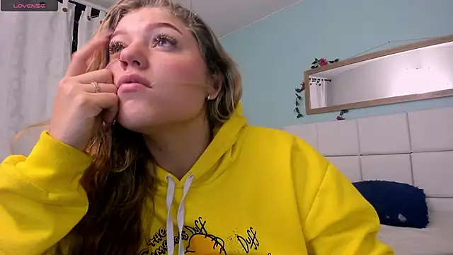 Snapshot of alaia_greyy chatting on February 27, 1:07 pm alaia greyy online show from February 27, 1:07 pm