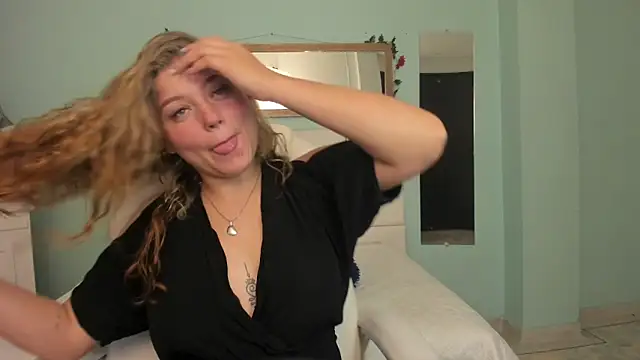 Snapshot of alaia_greyy chatting on March 10, 12:48 pm alaia greyy online show from March 10, 12:48 pm