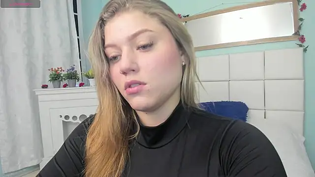 Snapshot of alaia_greyy chatting on March 14, 1:35 pm alaia greyy online show from March 14, 1:35 pm