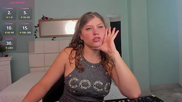 Snapshot of alaia_greyy chatting on March 20, 12:53 pm alaia greyy online show from March 20, 12:53 pm