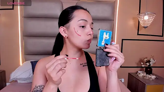 Snapshot of CAYLINCOLLINS chatting on November 15, 3:26 am CAYLINCOLLINS online show from November 15, 3:26 am