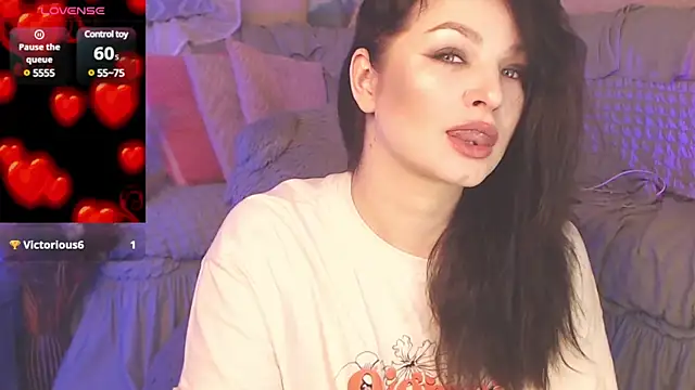 Snapshot of BritneyBarker chatting on December 22, 2:28 am BritneyBarker online show from December 22, 2:28 am