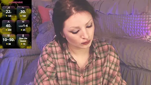 Snapshot of BritneyBarker chatting on December 24, 1:59 am BritneyBarker online show from December 24, 1:59 am