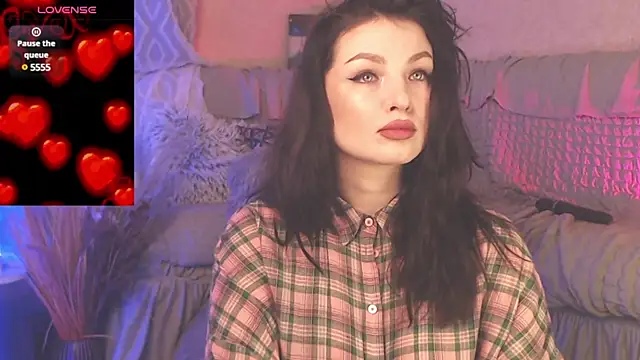 Snapshot of BritneyBarker chatting on December 31, 2:40 am BritneyBarker online show from December 31, 2:40 am