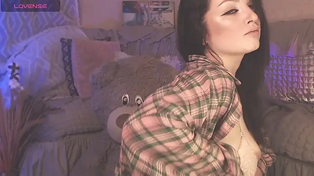 Snapshot of BritneyBarker chatting on January 2, 1:17 am BritneyBarker online show from January 2, 1:17 am