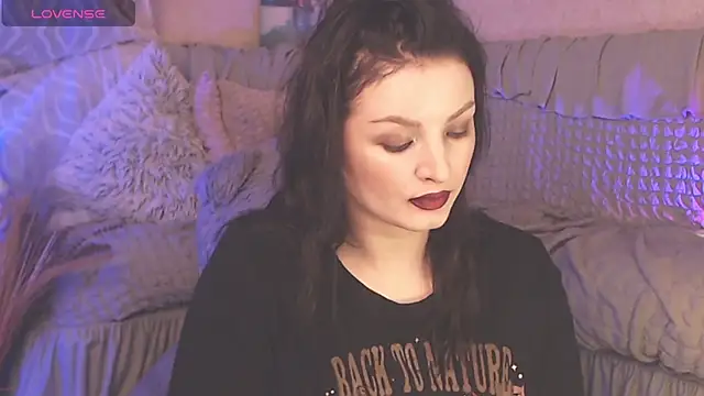 Snapshot of BritneyBarker chatting on January 3, 2:32 am BritneyBarker online show from January 3, 2:32 am