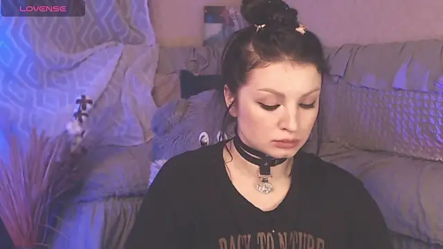 Snapshot of BritneyBarker chatting on January 11, 6:03 am BritneyBarker online show from January 11, 6:03 am
