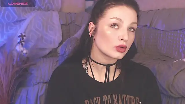 Snapshot of BritneyBarker chatting on January 16, 1:27 am BritneyBarker online show from January 16, 1:27 am