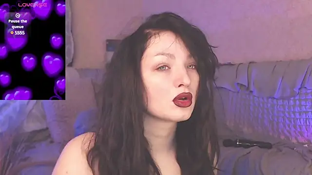 Snapshot of BritneyBarker chatting on January 28, 2:43 am BritneyBarker online show from January 28, 2:43 am