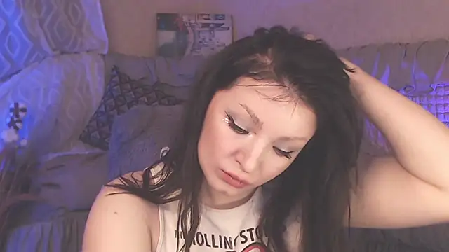 Snapshot of BritneyBarker chatting on January 29, 12:01 am BritneyBarker online show from January 29, 12:01 am