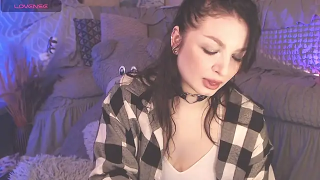 Snapshot of BritneyBarker chatting on January 31, 12:50 am BritneyBarker online show from January 31, 12:50 am