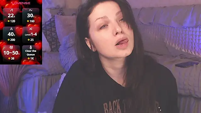 Snapshot of BritneyBarker chatting on February 2, 1:02 am BritneyBarker online show from February 2, 1:02 am