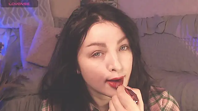 Snapshot of BritneyBarker chatting on February 6, 1:27 am BritneyBarker online show from February 6, 1:27 am