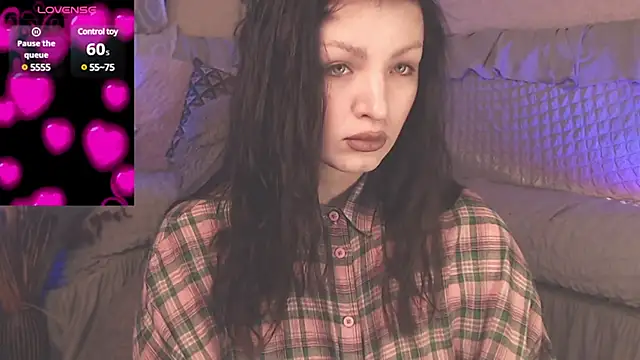 Snapshot of BritneyBarker chatting on February 9, 1:11 am BritneyBarker online show from February 9, 1:11 am