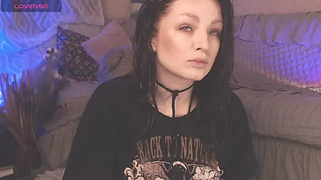 Snapshot of BritneyBarker chatting on February 13, 2:12 am BritneyBarker online show from February 13, 2:12 am