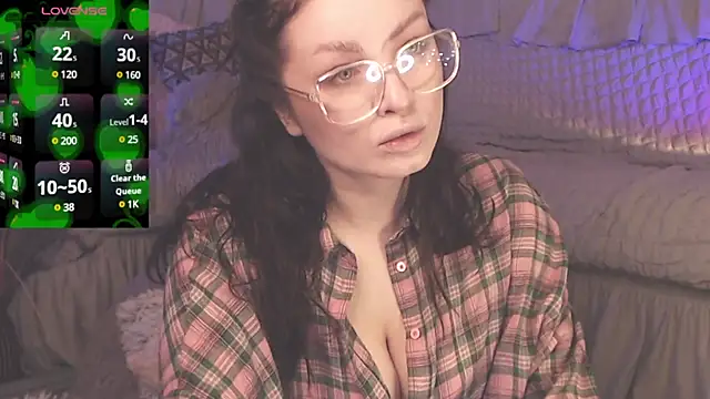 Snapshot of BritneyBarker chatting on February 15, 2:15 am BritneyBarker online show from February 15, 2:15 am