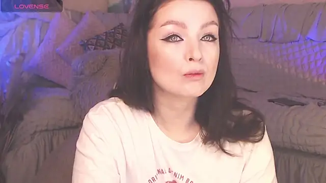 Snapshot of BritneyBarker chatting on February 16, 2:20 am BritneyBarker online show from February 16, 2:20 am