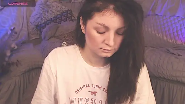 Snapshot of BritneyBarker chatting on February 23, 2:29 am BritneyBarker online show from February 23, 2:29 am