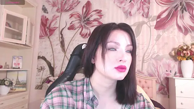 Snapshot of BritneyBarker chatting on September 11, 2:22 am BritneyBarker online show from September 11, 2:22 am