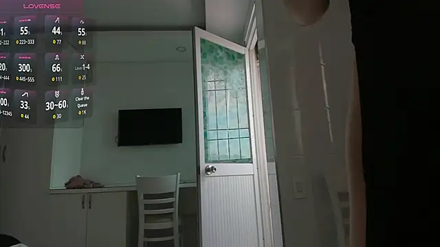 Snapshot of Yuki_miiii chatting on November 30, 12:14 am Yuki miiii online show from November 30, 12:14 am