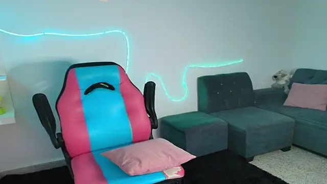 Snapshot of gisell363472 chatting on November 9, 11:14 pm gisell363472 online show from November 9, 11:14 pm