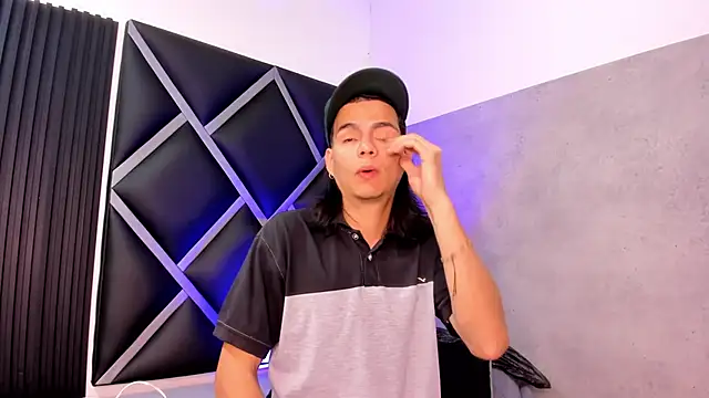 Snapshot of Martshall09 chatting on November 5, 9:48 pm Martshall09 online show from November 5, 9:48 pm