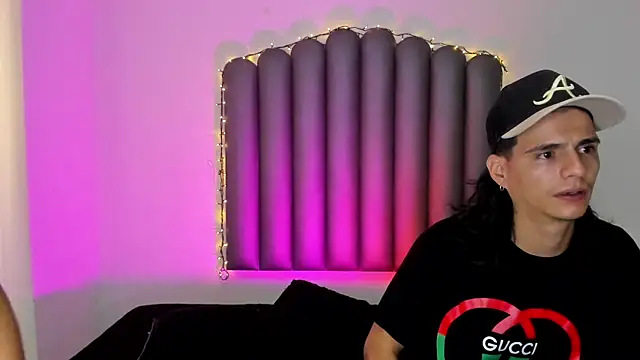 Snapshot of Martshall09 chatting on November 11, 11:27 pm Martshall09 online show from November 11, 11:27 pm