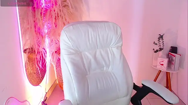 Snapshot of Sofi_BBW chatting on September 23, 12:30 pm Sofi BBW online show from September 23, 12:30 pm