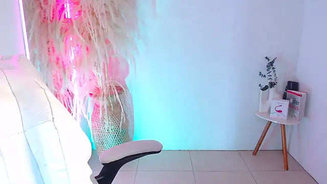 Snapshot of Sofi_BBW chatting on October 7, 12:35 pm Sofi BBW online show from October 7, 12:35 pm