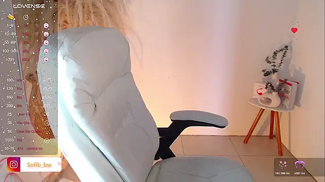 Snapshot of Sofi_BBW chatting on November 5, 12:38 pm Sofi BBW online show from November 5, 12:38 pm