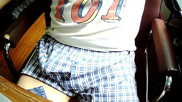 Snapshot of Andre16c chatting on October 1, 6:36 pm Andre16c online show from October 1, 6:36 pm