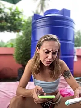 Snapshot of White_Lu chatting on November 26, 2:12 am White Lu online show from November 26, 2:12 am