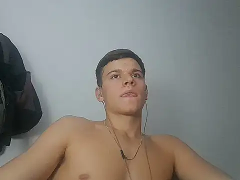 Snapshot of vitorsafado19 chatting on February 23, 4:50 am vitorsafado19 online show from February 23, 4:50 am