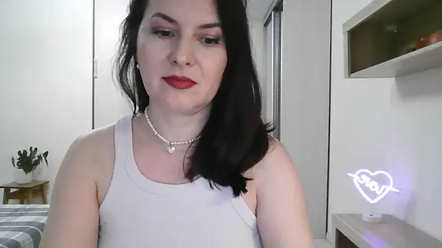 Victoria Glam online show from February 4, 7:55 pm