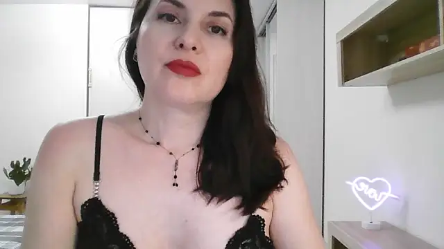 Victoria Glam online show from February 17, 9:30 pm