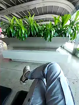 Snapshot of Extrembox5 chatting on February 6, 8:50 am Extrembox5 online show from February 6, 8:50 am