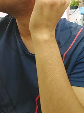 Snapshot of Extrembox5 chatting on October 21, 9:10 am Extrembox5 online show from October 21, 9:10 am