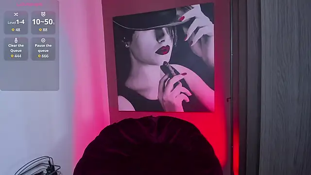 QueenOfHaze online show from April 27, 8:23 am