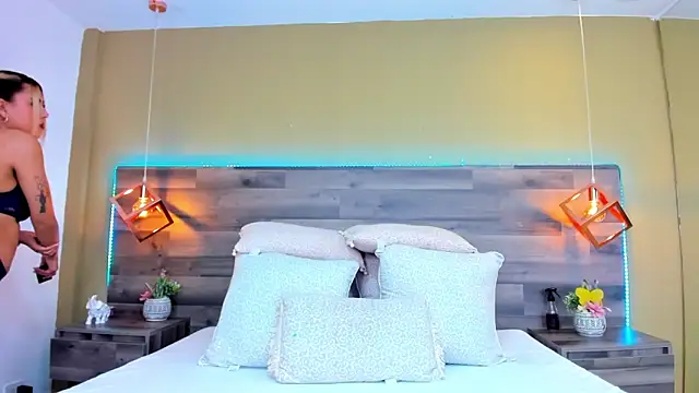 MeganCrow online show from March 10, 1:43 pm