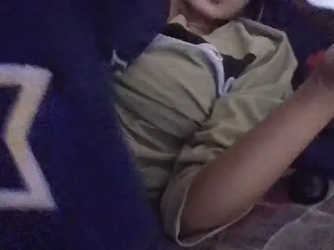 Snapshot of AKANSHA_7 chatting on November 18, 7:35 am AKANSHA 7 online show from November 18, 7:35 am