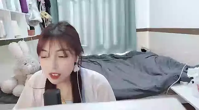 Snapshot of Song_99 chatting on February 8, 6:22 am Song 99 online show from February 8, 6:22 am