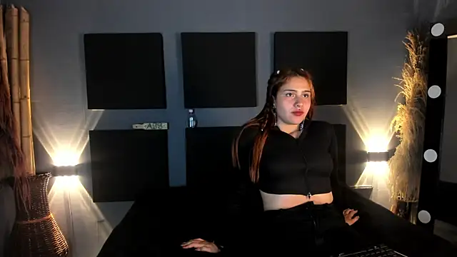 Snapshot of Nikki_and_Mayk chatting on February 1, 2:26 am Nikki and Mayk online show from February 1, 2:26 am