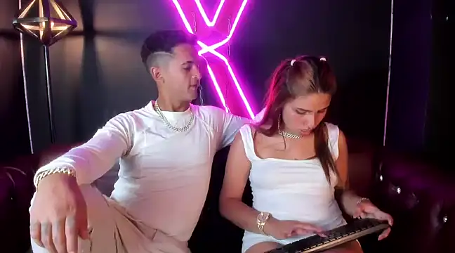 Snapshot of Nikki_and_Mayk chatting on February 2, 2:27 am Nikki and Mayk online show from February 2, 2:27 am