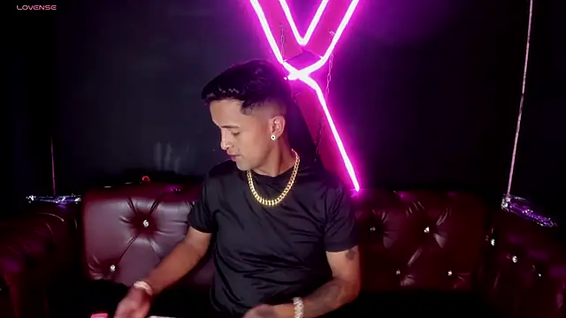 Snapshot of Nikki_and_Mayk chatting on February 16, 2:31 am Nikki and Mayk online show from February 16, 2:31 am