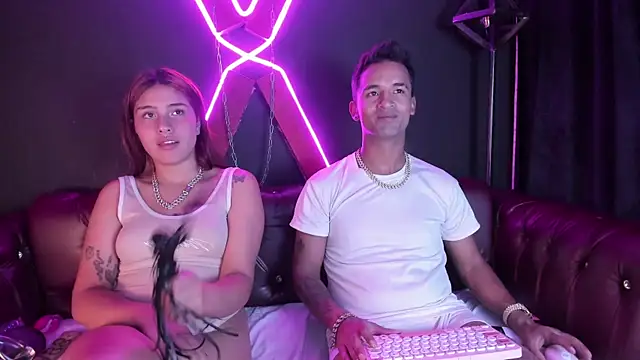 Snapshot of Nikki_and_Mayk chatting on March 7, 2:57 am Nikki and Mayk online show from March 7, 2:57 am